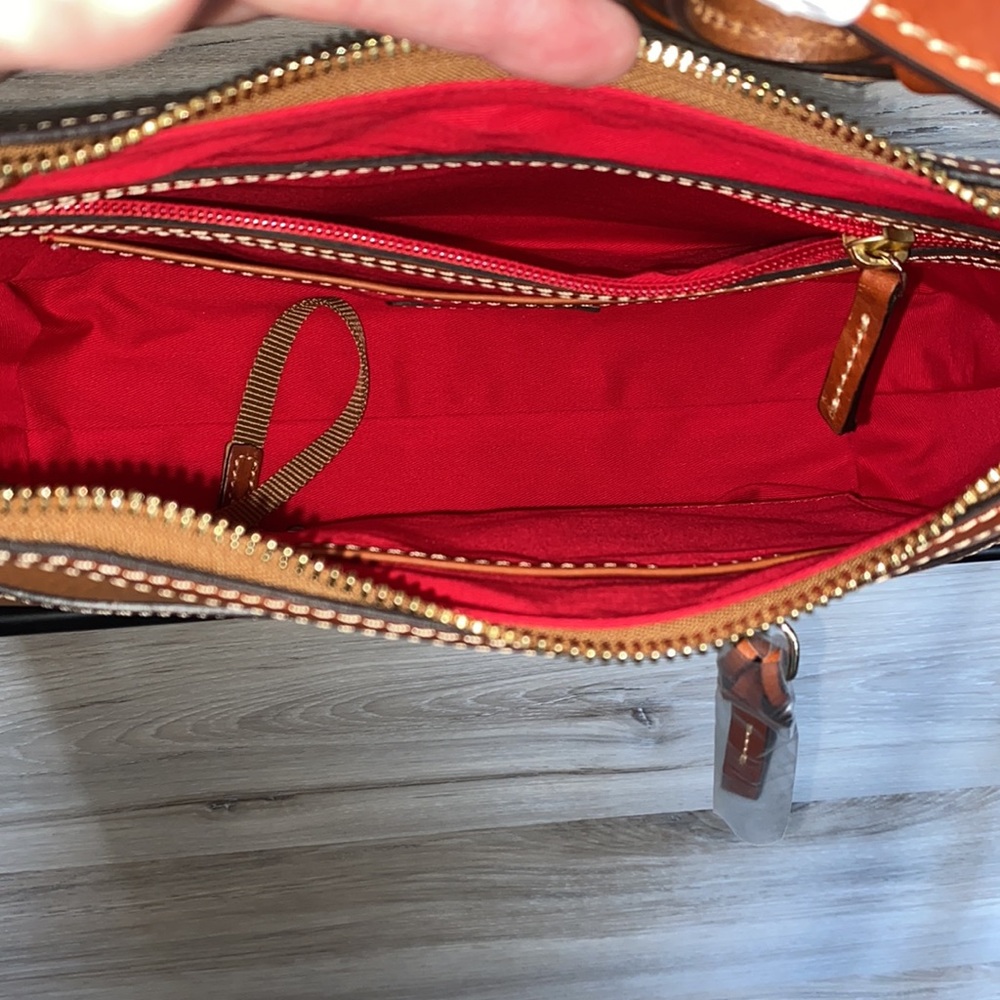 NWT-Dooney&Bourke Pebble Leather Crossbody-Caramel - Picture 5 of 11